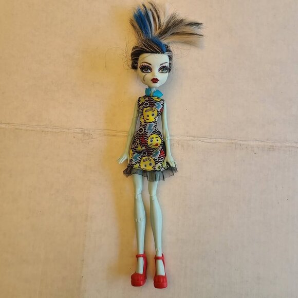 Frankie Stein Monster High Doll Wearing Emoji Dress - Picture 1 of 5